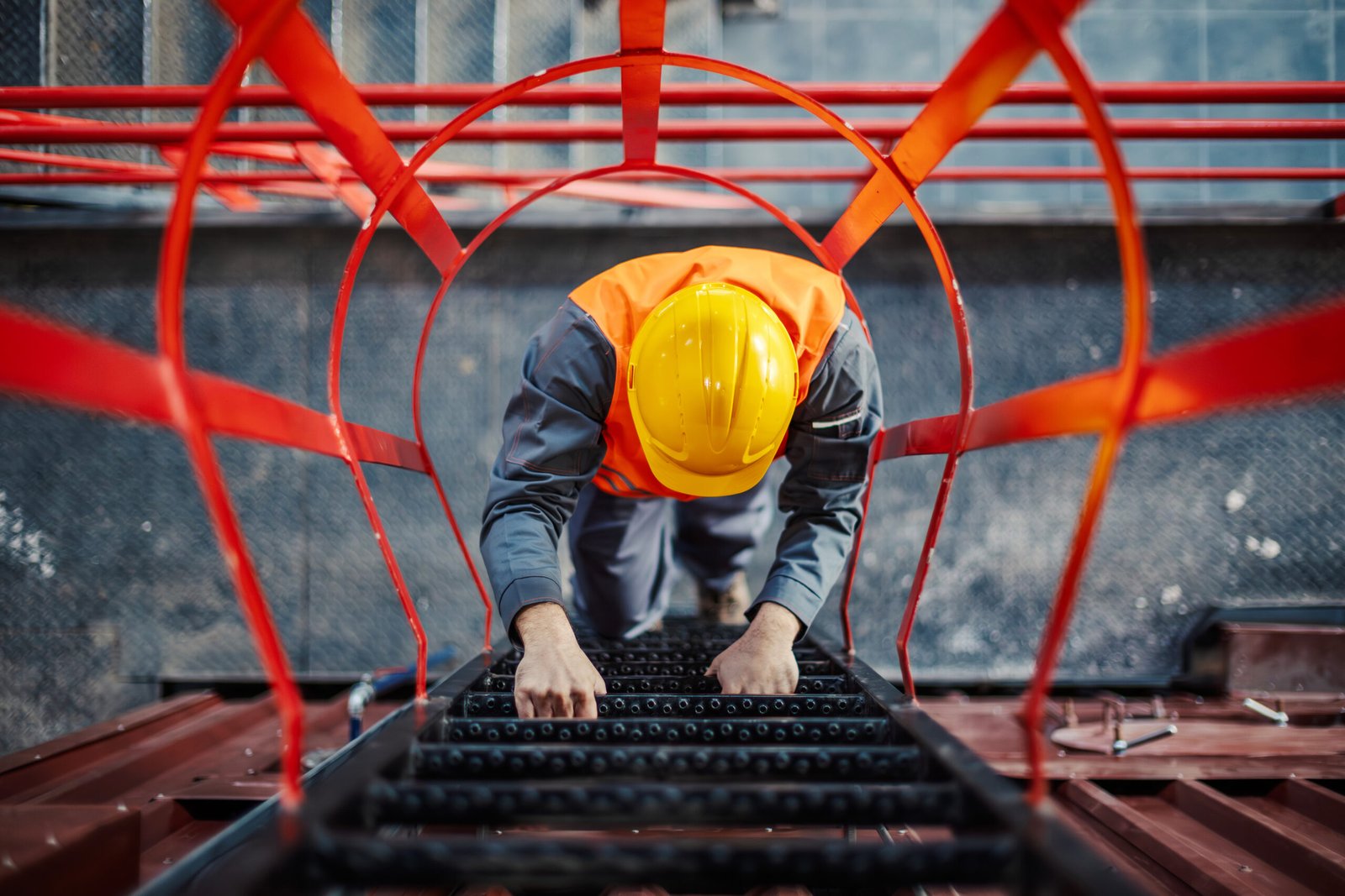 people-without-college-degrees-are-starting-businesses-in-these-industries-—-no.-1-can-bring-in-over-$330,000-a-year