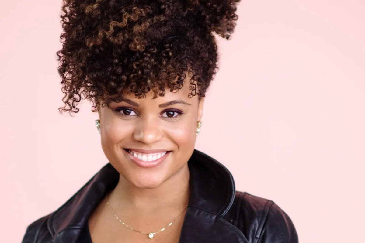 dawn-myers-is-making-it-easier-to-style,-detangle,-and-care-for-curly-hair
